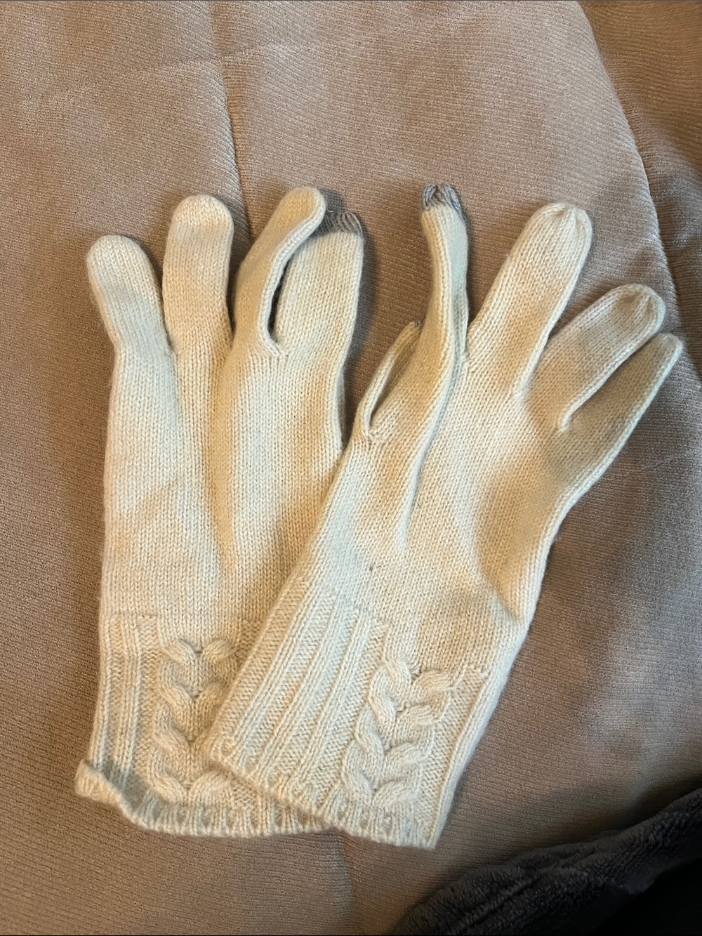 Cream Cable Knit Women's Gloves with tech touch fingers